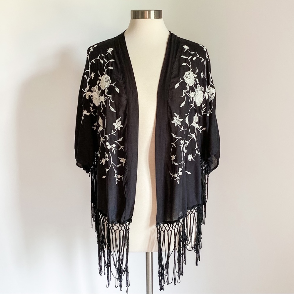 Abercrombie Embroidered Floral Fringe Kimono OS